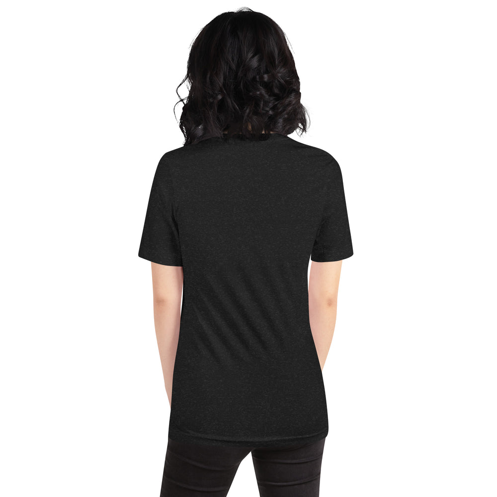 Back view of woman wearing black heather Vegout Voyage t-shirt